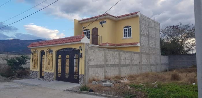 Casa en venta dentro de condominio en Chiquimula - 1