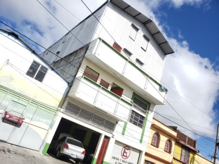 Propiedad en venta Zona 4 de Mixco, Colonia Montserrat - 1