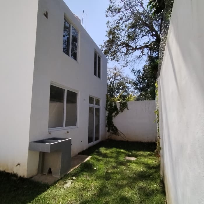 Casa en venta km 30.5 carretera Santa Elena Barillas - 1