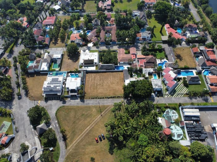 Terreno plano esquina en venta en San Marino San Jose - 1
