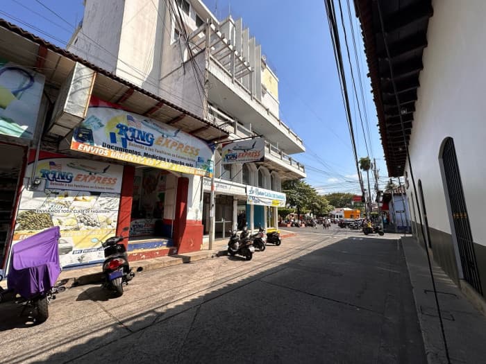 Local Comercial en Venta cercano al Parque Retalhuleu - 1