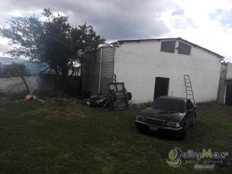 Bodega con amplio predio en renta en Barberena - 1