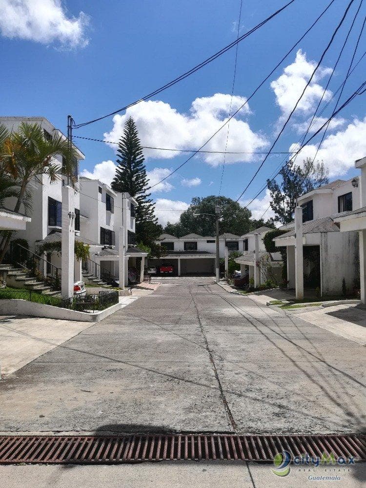 Casa en Venta dentro Residencial en San Cristobal - 1