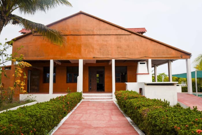 Chalet vacacional en venta y renta en Monterrico - 1