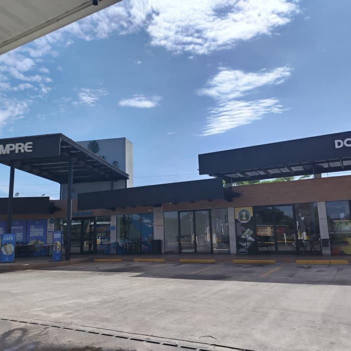 Locales en renta Plaza Arecas Km.80.1 Autopista Puerto - 1
