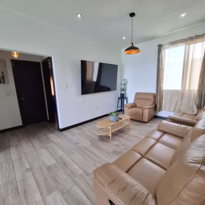 Casa con piscina en Venta para Inversión Villa Canales - 1