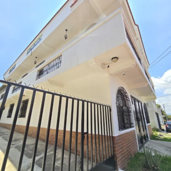 Casa en Venta en Altos de Barcenas Villa Nueva - 1