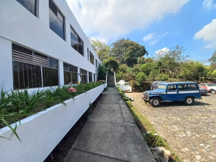 Casa Comercial 942Mts + 15 parqueos km 8 CES - 1