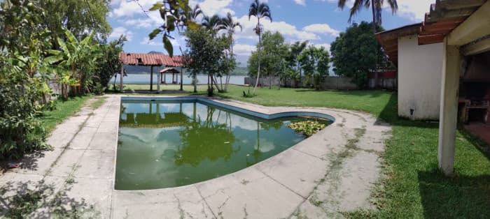 En venta casa para remodelar a orilla lago Amatitlán - 1