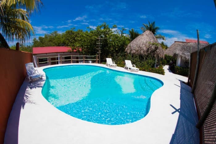 Lindo Chalet en Venta en Monterrico Guatemala - 1
