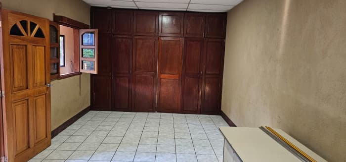 Amplia Casa en Venta o Renta en Colmenas Villas Canales - 1