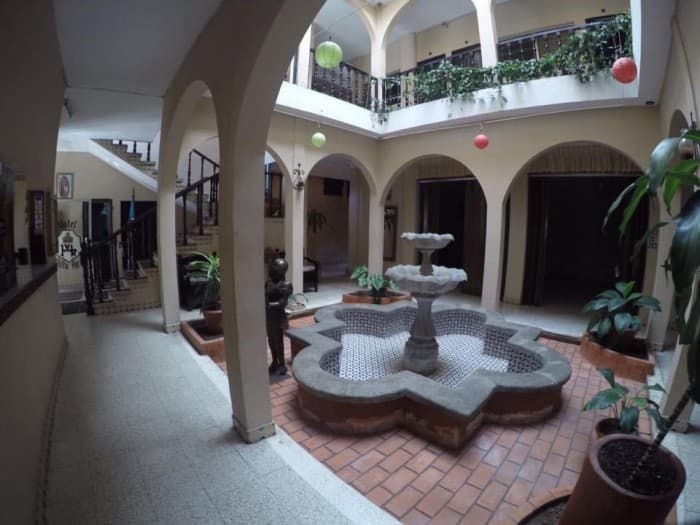 VENDO BONITO HOTEL EN COATEPEQUE, QUETZALTENANGO. - 1