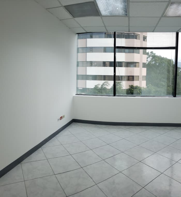 Renta o Venta Oficina Europlaza Zona 14 con 228m2 - 1