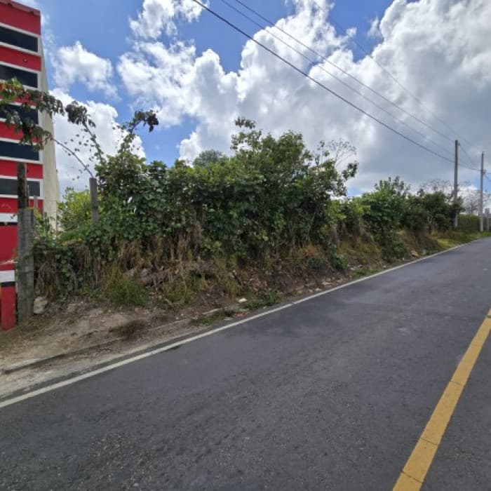 Terreno Comercial en Renta Santiago Sacatepéquez - 1