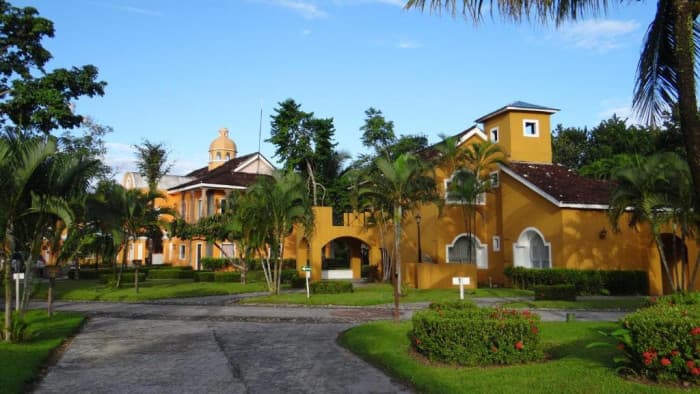 CASA EN VENTA Y RENTA EN AMATIQUE BAY - 1