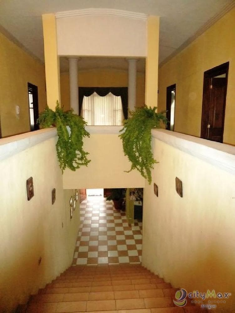Casa amplia Venta y Renta en San Lucas Sacatepéquez - 1