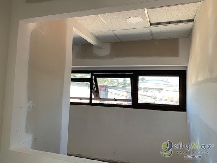 RENTA Oficina 2o nivel plaza comercial San José Pinula - 1