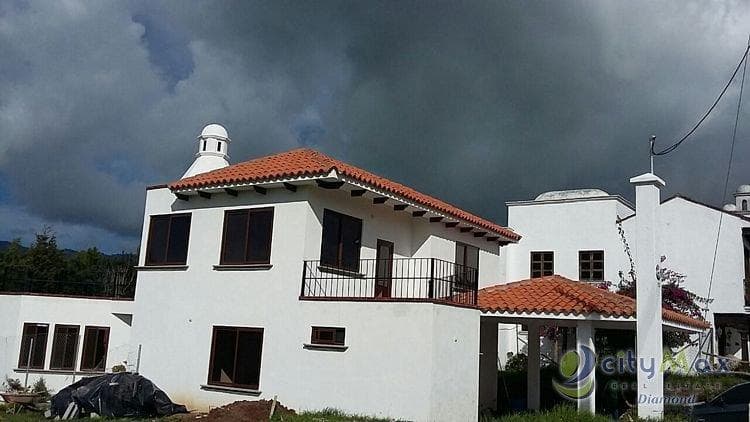 Casa en venta en exclusivo condominio  San Jose Pinula - 1