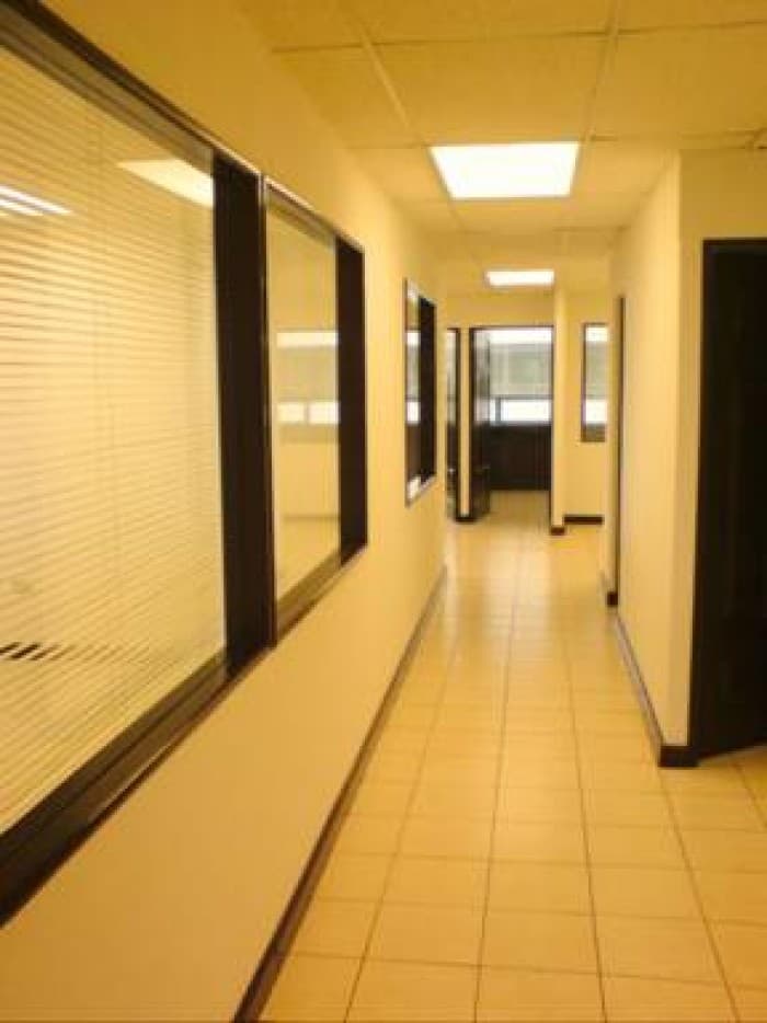 Oficina en Alquiler o Venta en la Zona 10 - 1