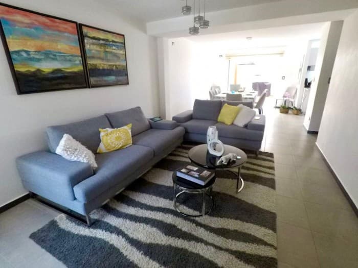 Venta de amplia casa en Cumbres de la Arboleda, CAES. - 1