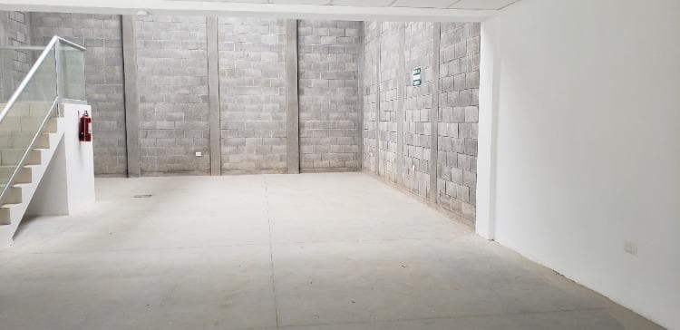 Se renta Nueva Ofibodega en Xela con Garita - 1