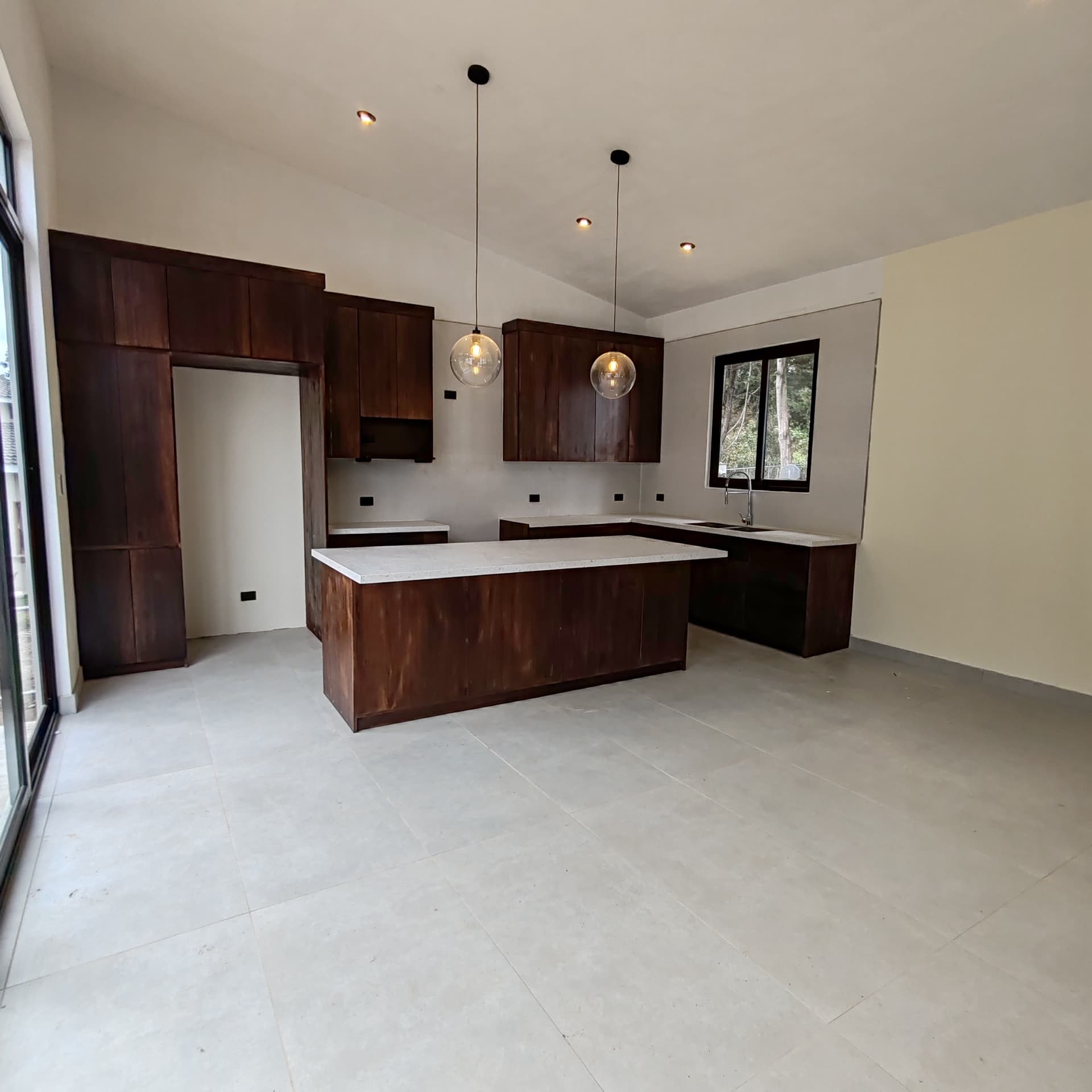 Casa en Venta en San Lucas Sacatepequez de 1 Nivel - 1