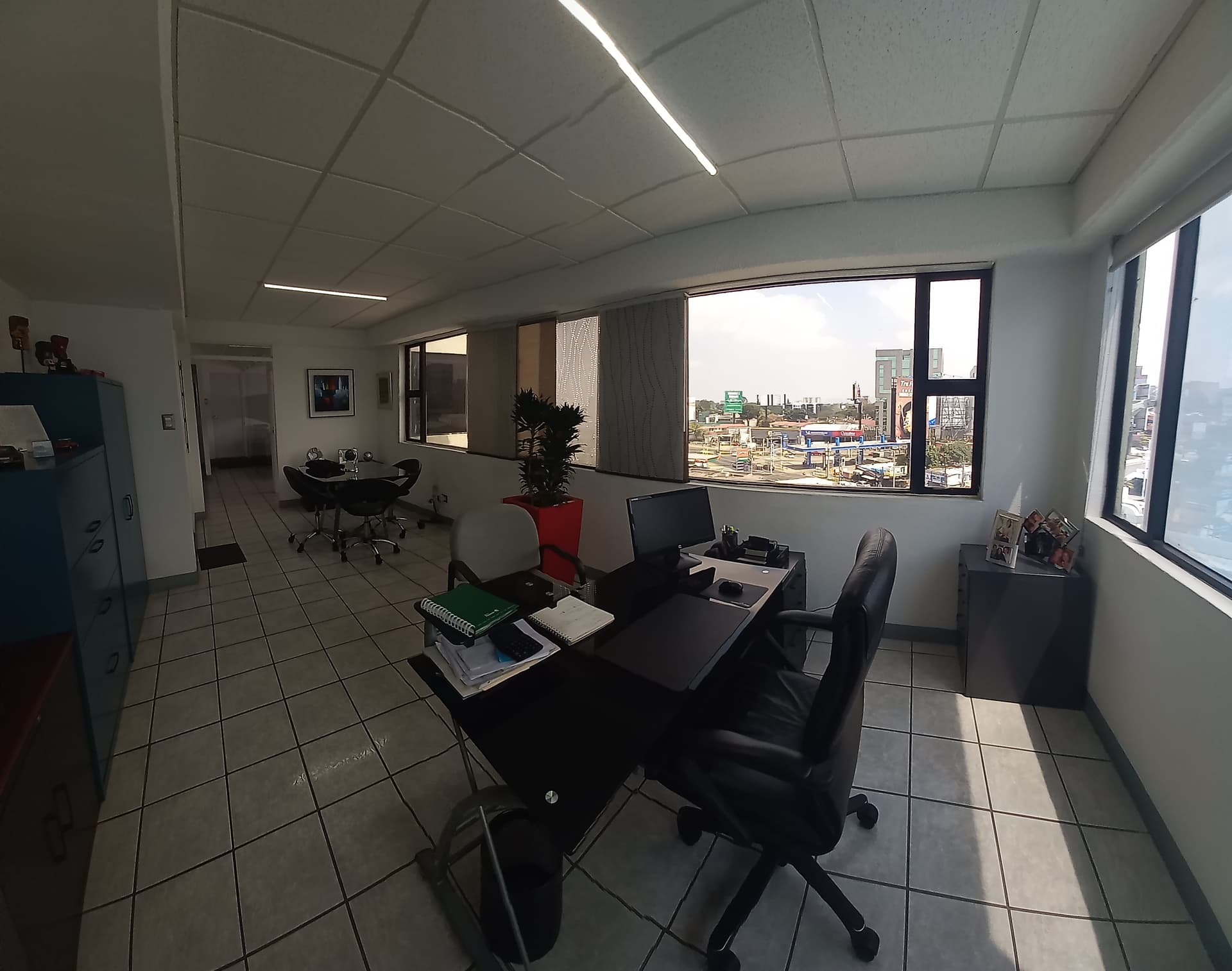 Oficina venta con 2 parqueos 20 calle z10 - 1