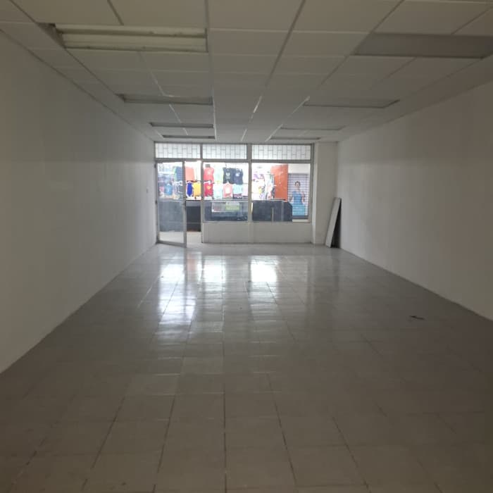 En ALQUILER LOCAL Comercial En zona 5 Centro Comercial - 1