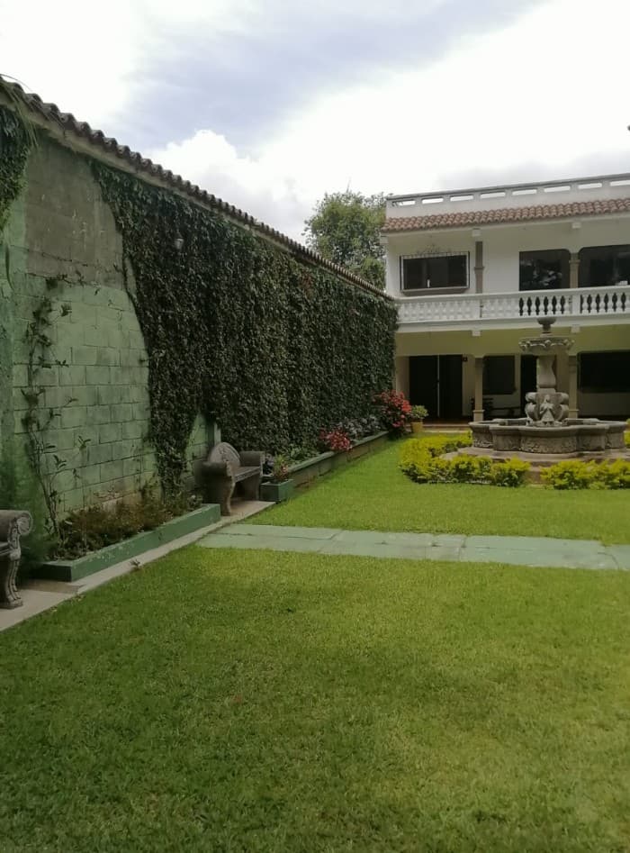 Hermosa casa en renta en San Lucas Sacatepequez - 1
