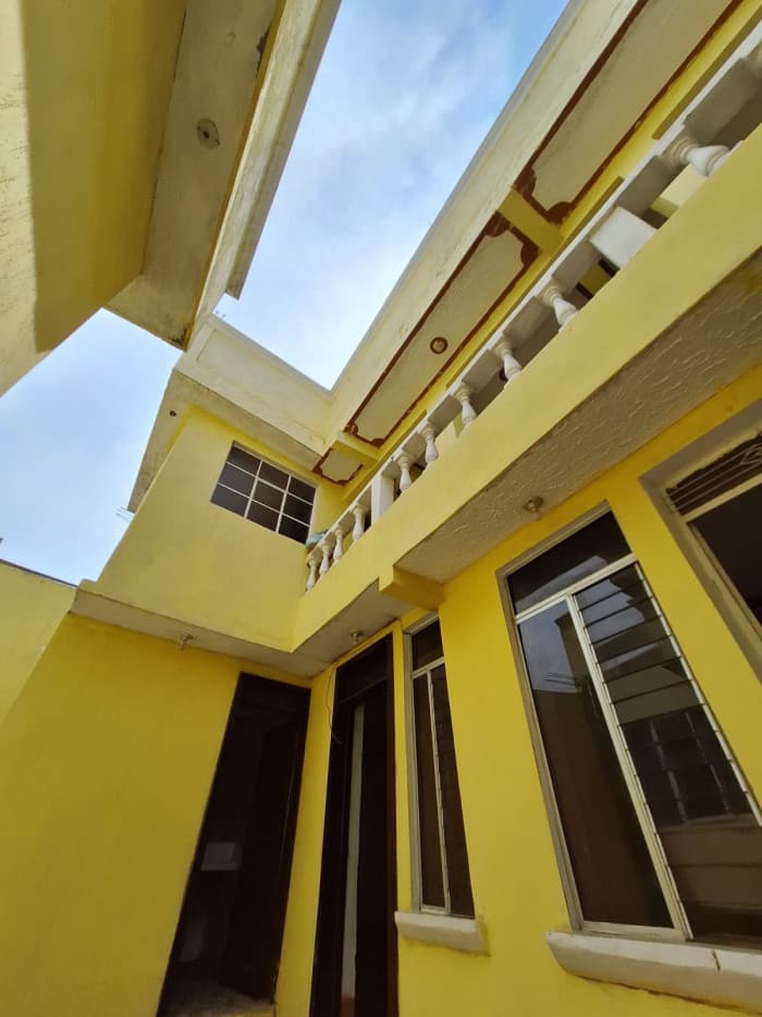 En Venta de casa grande en Xela Quetzaltenango - 1