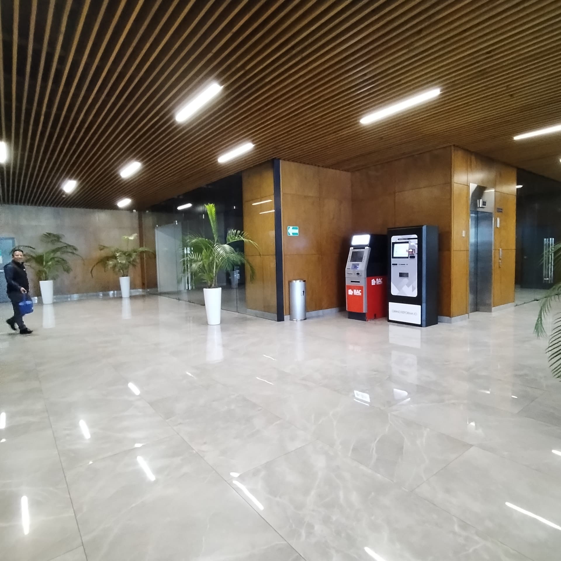 Oficina en alquiler en Obra Gris de 161 mts2 en zona 9 - 1