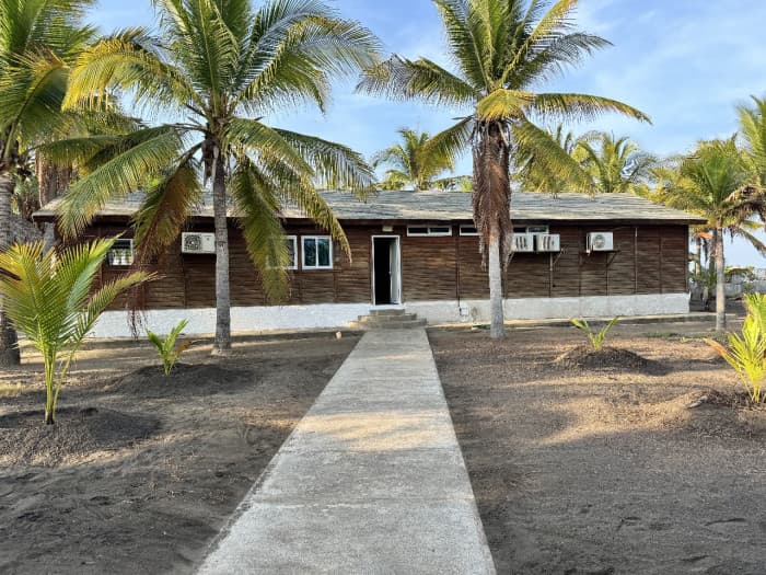 Casa-Terreno en Venta frente a la Playa en Monterrico - 1