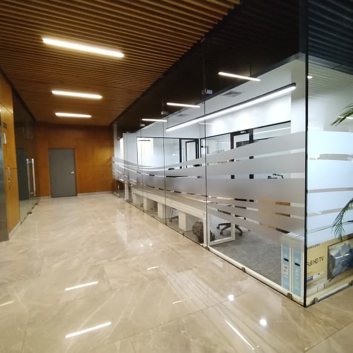 Oficina en renta en obra gris en zona 9 - 1