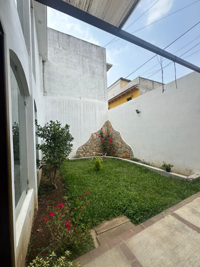 Casa Sola en Venta en Santa Lucía Milpas Altas, Sacatepéquez - 1