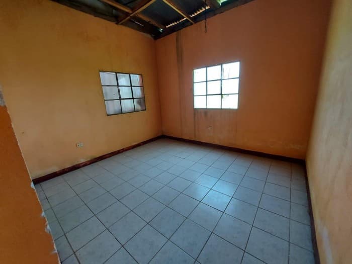En venta  terreno y casa vacacional en Taxisco - 1