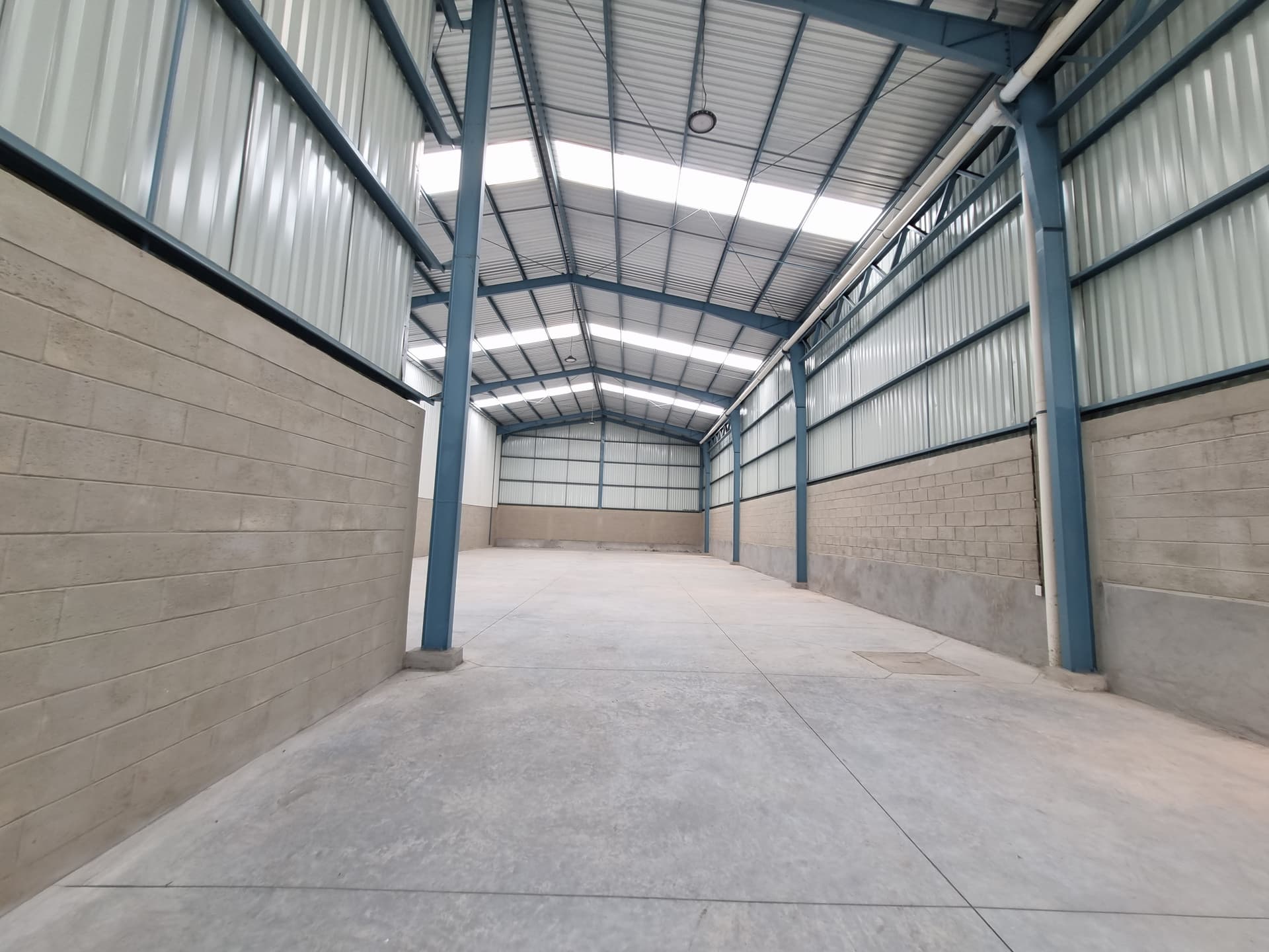 Bodega en alquiler en km. 62 autopista Puerto Quetzal - 1