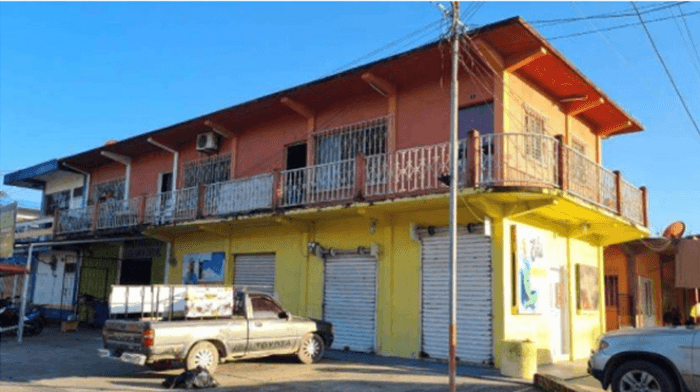 Venta de Edificio Comercial en Esquina Puerto Barrios - 1