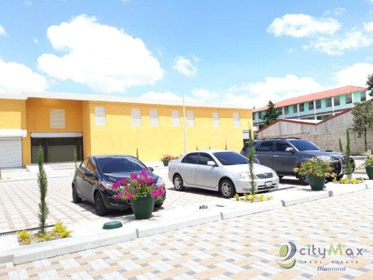 En renta nuevo Centro Comercial en San Jose Villa Nueva - 1