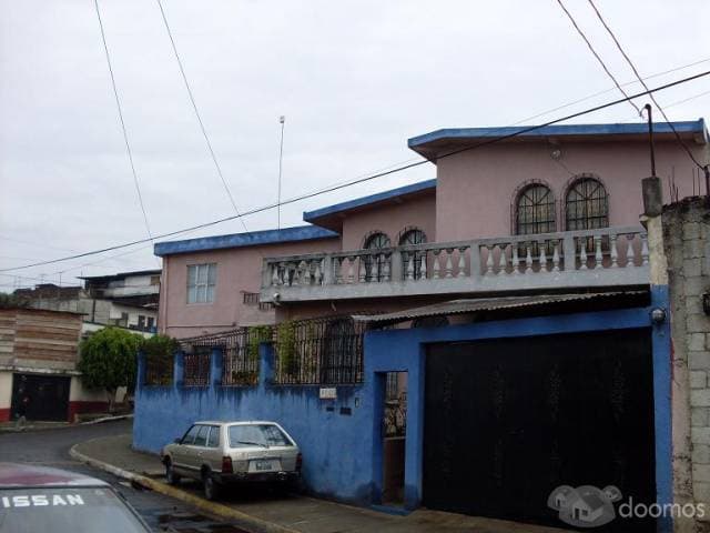 Remato casa grande con dos apartamentos independientes - 1