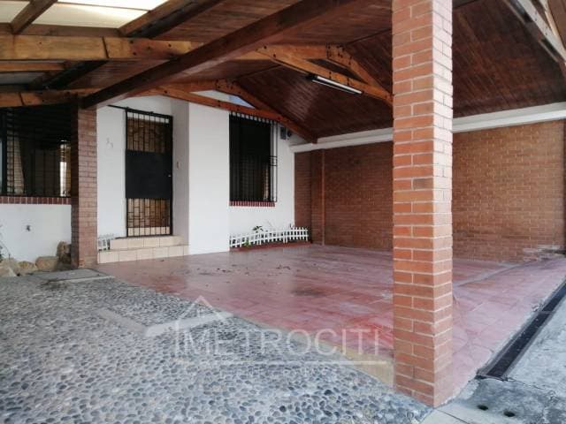 Amplia casa en renta en Z15 - 1
