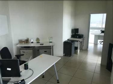 Venta Oficina en Edificio Scena CAES - 1