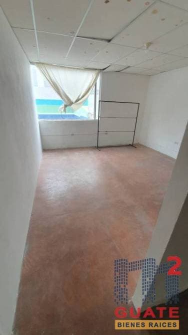 Local de 126 m2 de construcción, en Renta Zona 10 - 1