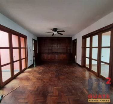 Casa de 302 m2 de construcción, en Renta, Zona 15 - 1
