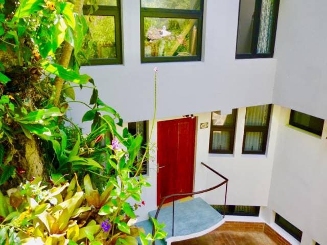 CityMax Antigua alquila apartamento amueblado en Santa Ana - 1