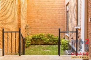 Casa en condominio de 529.5 m2 de construcción en Venta, Zona 10 - 1