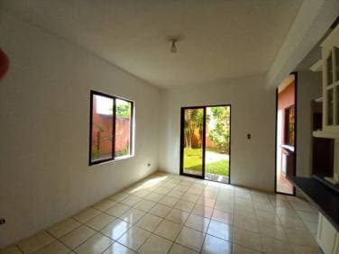 VENDO HERMOSA CASA EN BALCONES DE SAN CRISTOBAL Q965,000 INF LUCY BARRAZA 55359756 - 1
