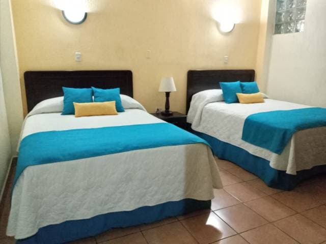 EDIFICIO EN ZONA CENTRAL DE CHIMALTENANGO, IDEAL PARA HOTEL, SANATORIO, OFICINAS, CLINICAS ETC. - 1