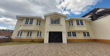 Casa en Venta en Arcos de Santa María Sacatepéquez - 1