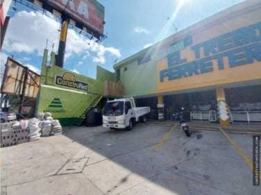 Local comercial y bodega en renta sobre la interamericana - 1
