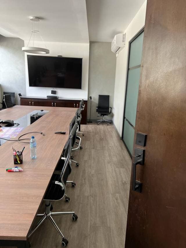 EDICIFIO DE OFICINAS EN RENTA ZONA 13 - 1